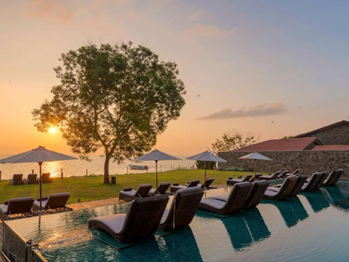 Regenta Arie Lagoon Negombo Exterior photo