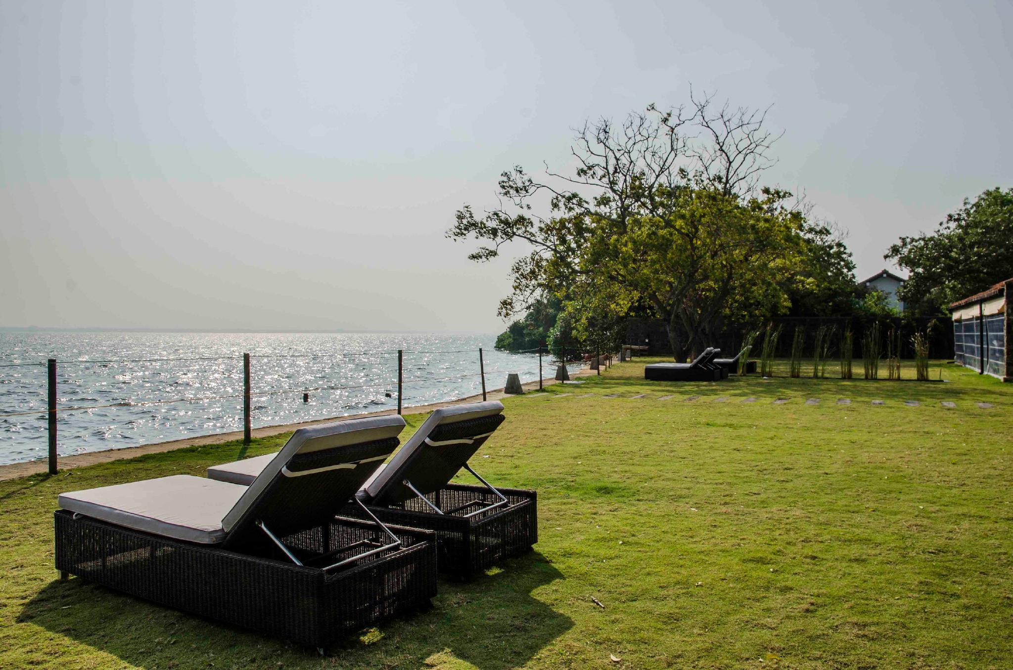 Regenta Arie Lagoon Negombo Hotel Exterior photo