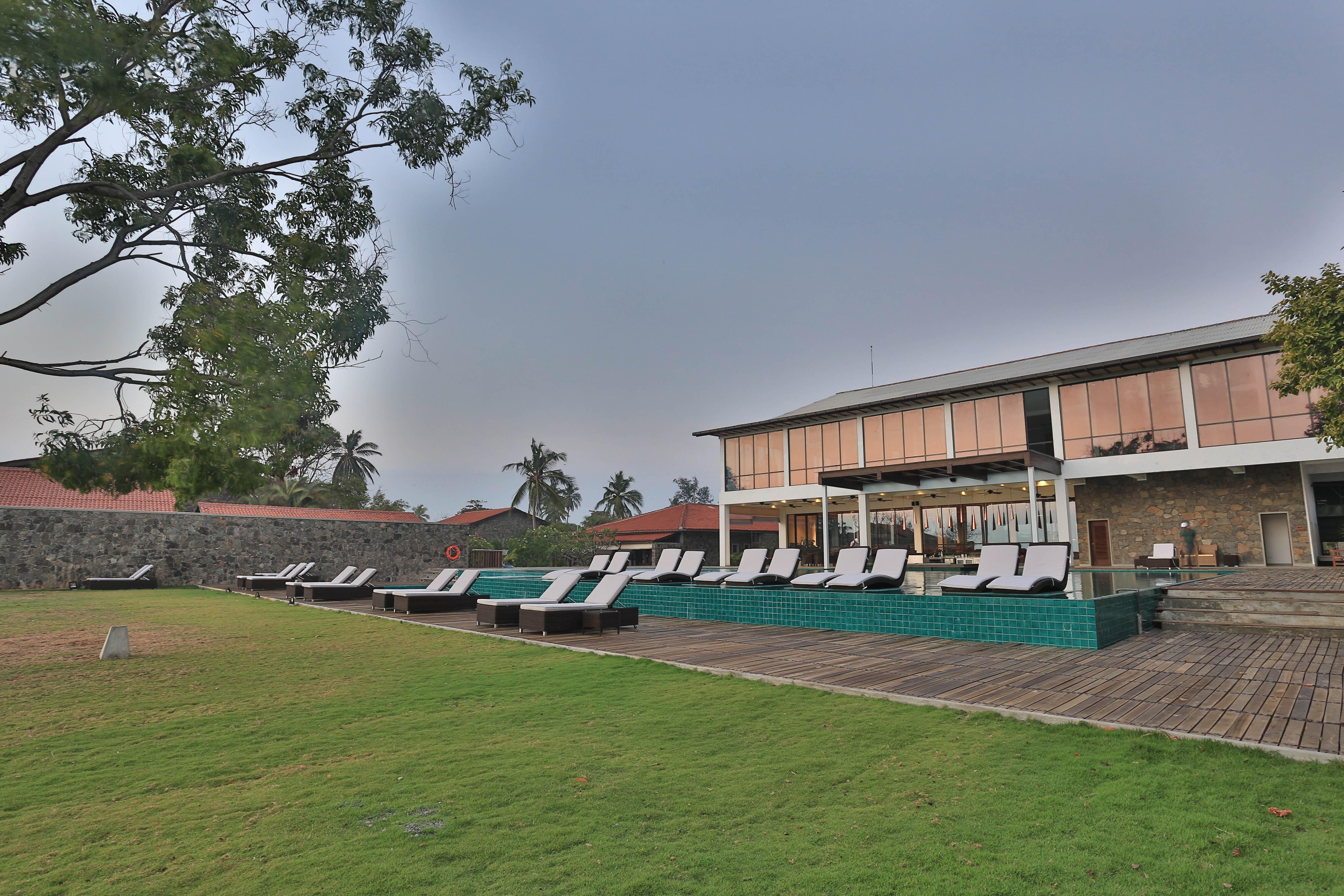 Regenta Arie Lagoon Negombo Hotel Exterior photo