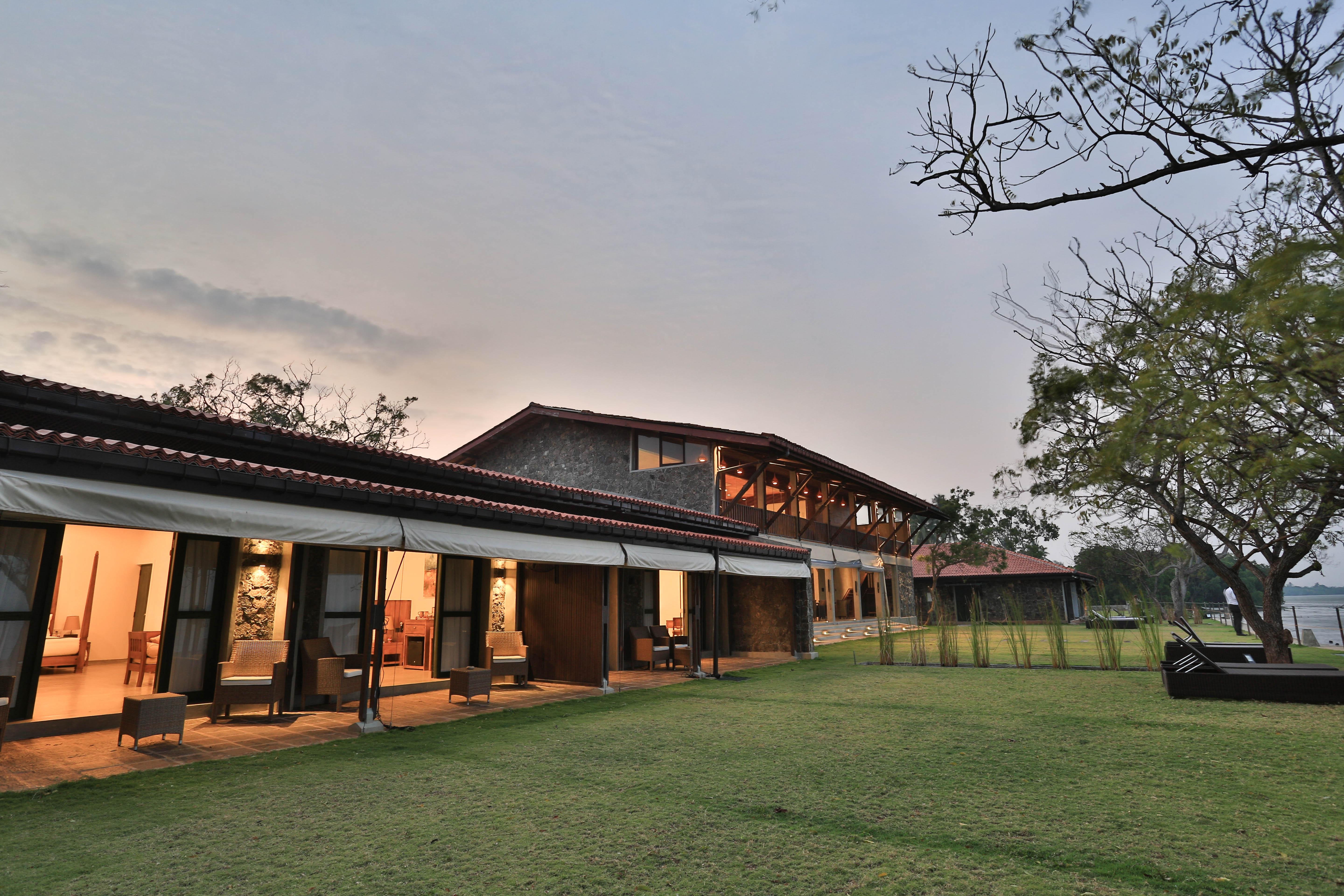 Regenta Arie Lagoon Negombo Hotel Exterior photo