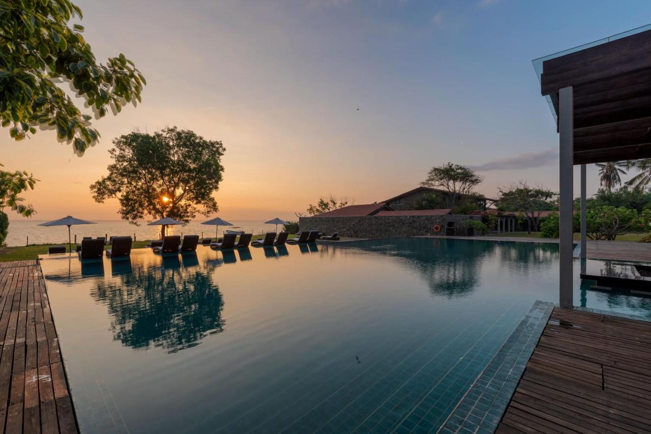 Regenta Arie Lagoon Negombo Hotel Exterior photo