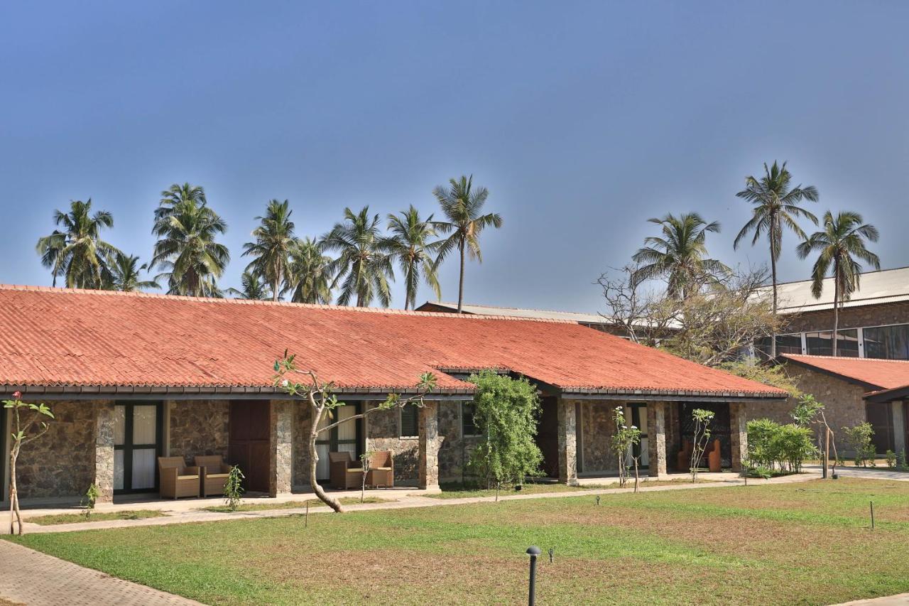 Regenta Arie Lagoon Negombo Hotel Exterior photo